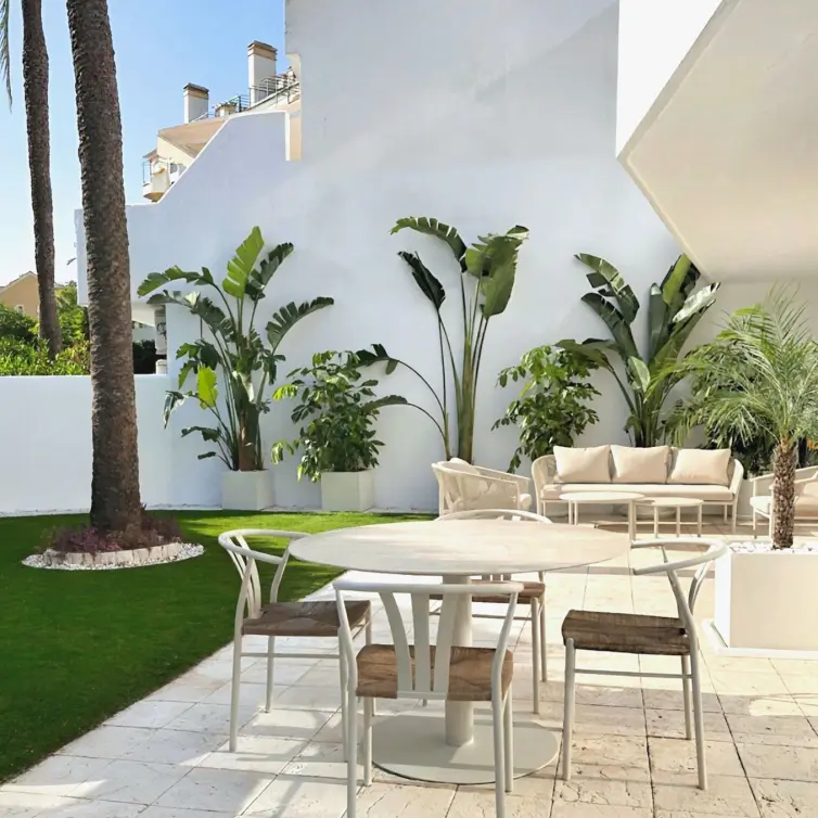 Продажа апартаментов на первом этаже в Nueva Andalucía