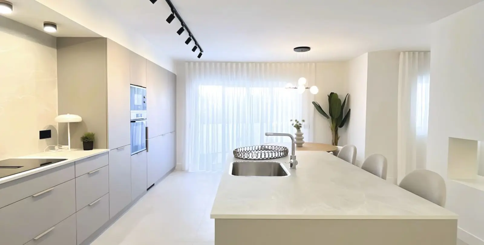 Sale of ground floor apartment in Nueva Andalucía 9