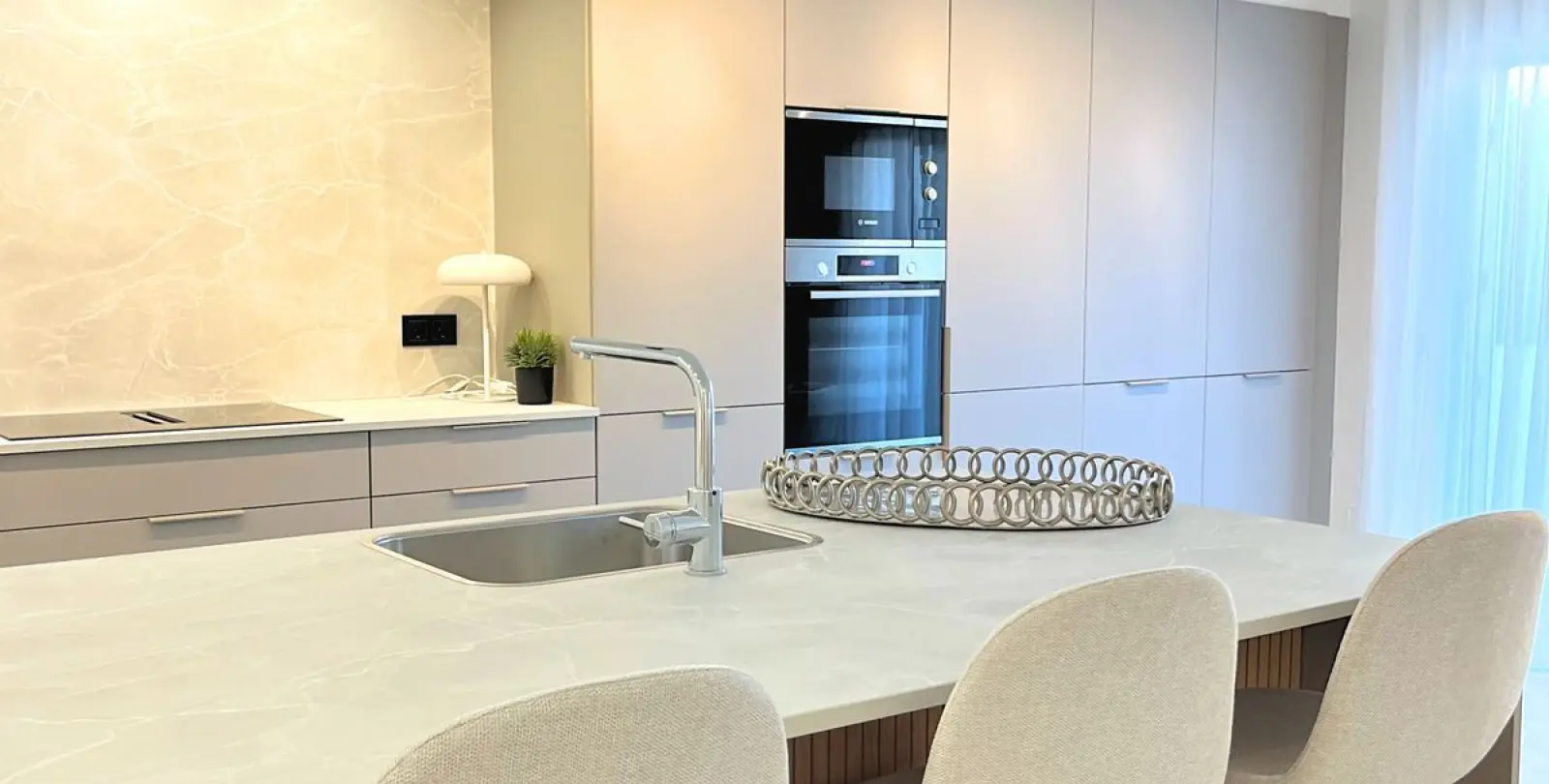 Sale of ground floor apartment in Nueva Andalucía 11