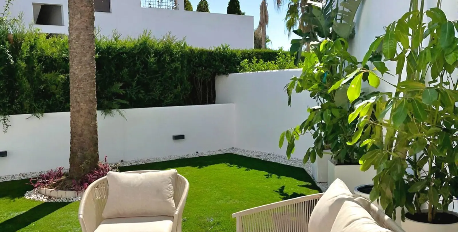 Sale of ground floor apartment in Nueva Andalucía 26