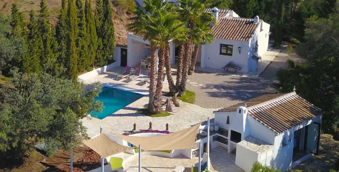 Sale of detached villa in Canillas de Aceituno 2