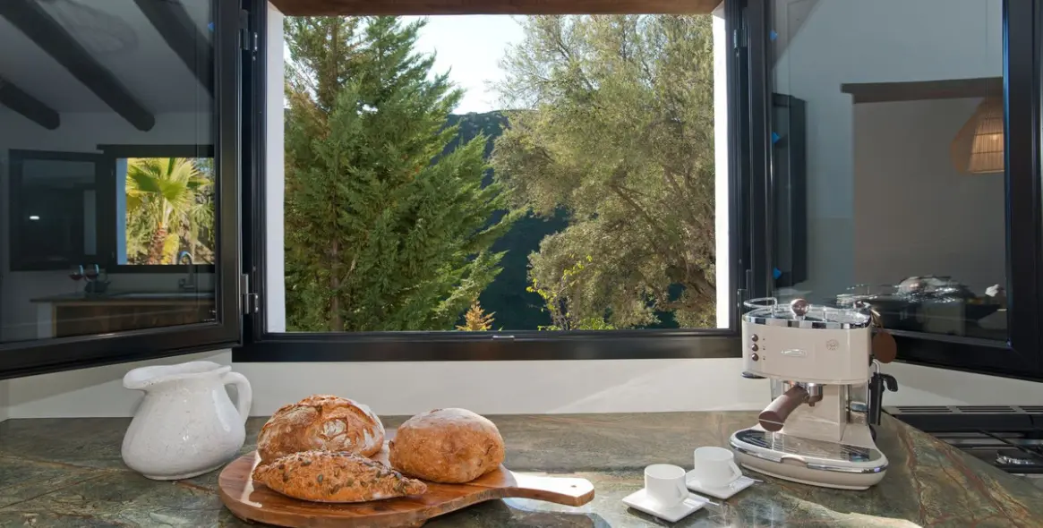 Sale of detached villa in Canillas de Aceituno 18