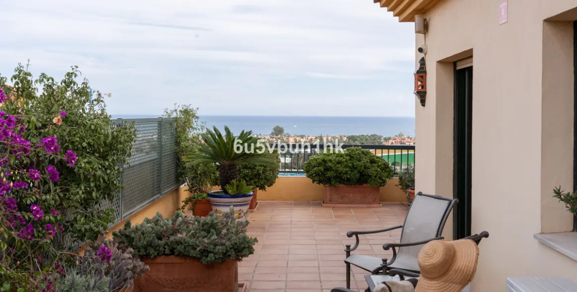Sale of penthouse in Linda Vista Baja 1