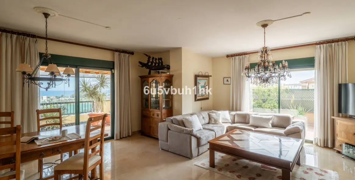 Sale of penthouse in Linda Vista Baja 3