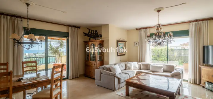 Sale of penthouse in Linda Vista Baja 2