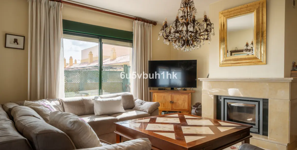 Sale of penthouse in Linda Vista Baja 4