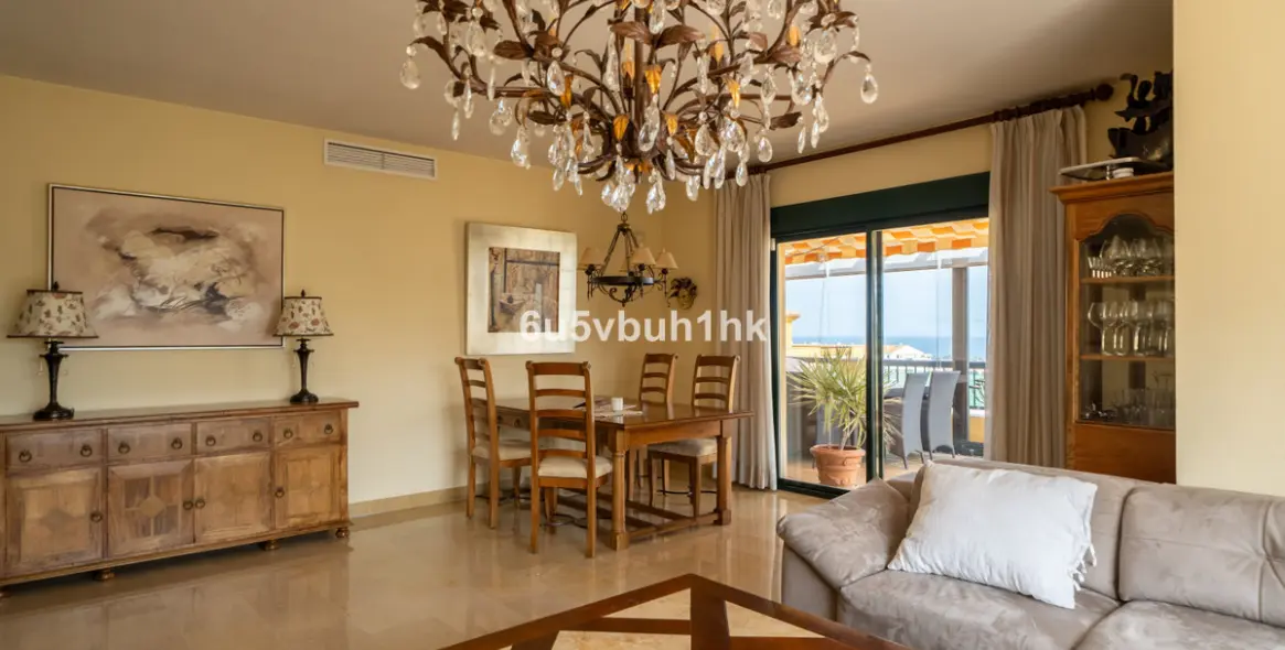 Sale of penthouse in Linda Vista Baja 6