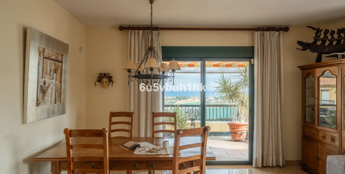 Sale of penthouse in Linda Vista Baja 7