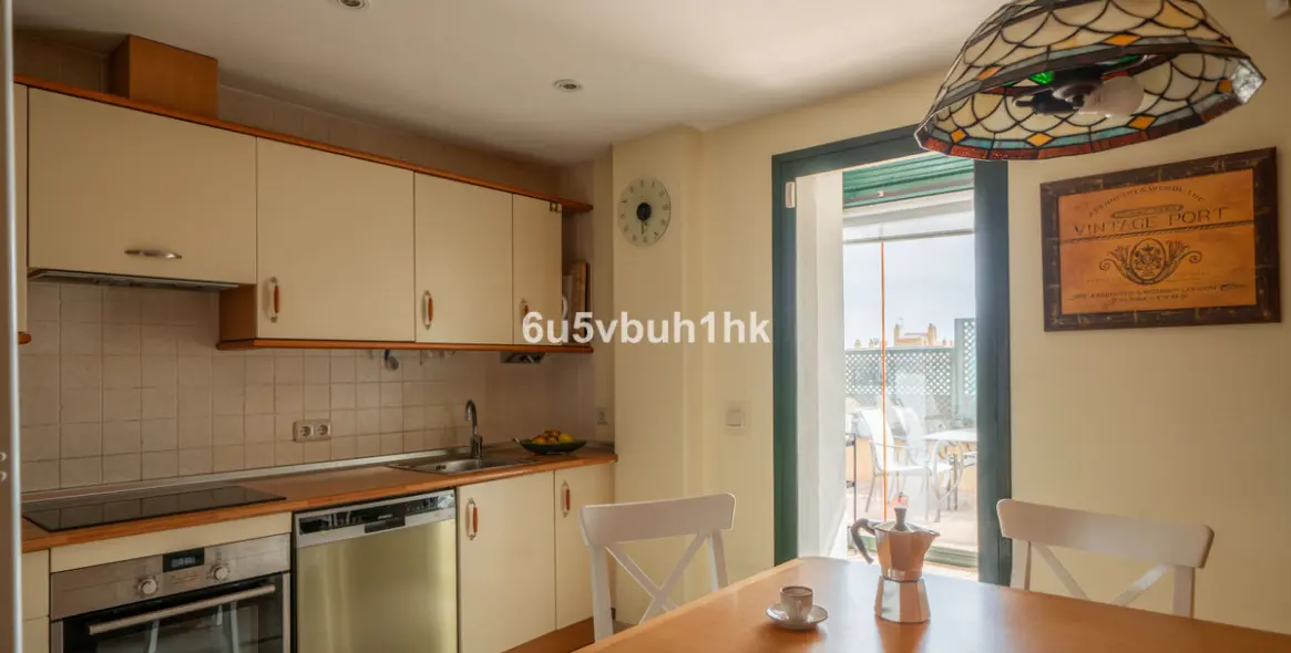 Sale of penthouse in Linda Vista Baja 12