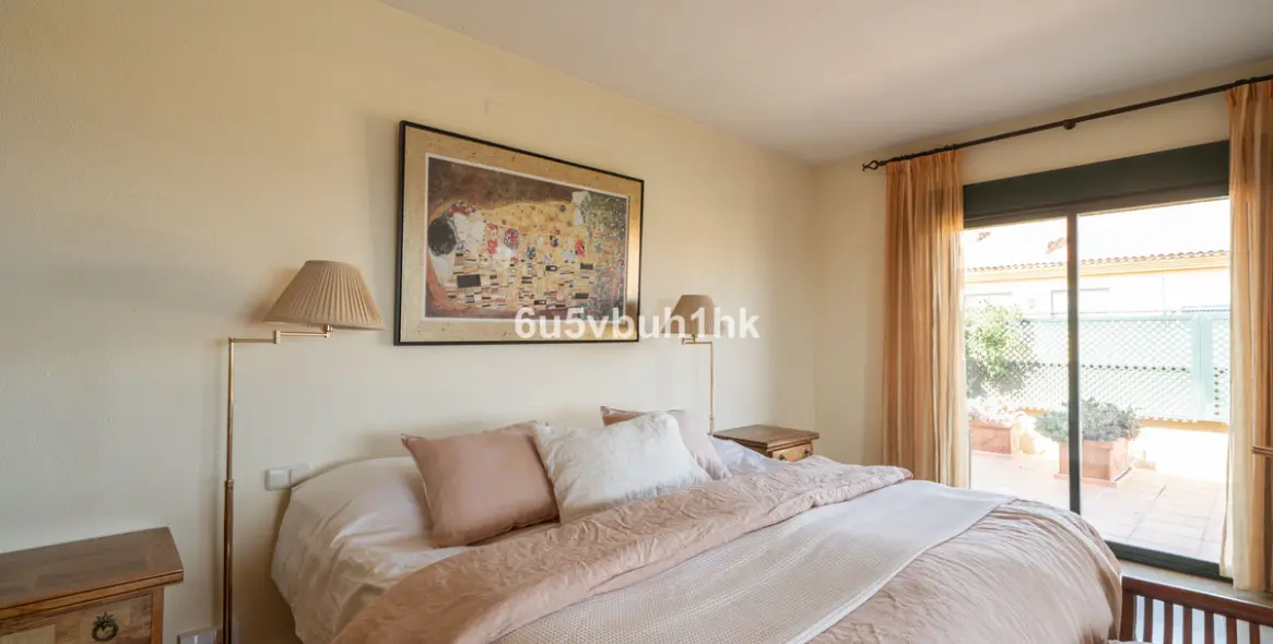 Sale of penthouse in Linda Vista Baja 17