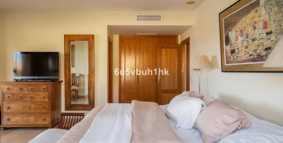 Sale of penthouse in Linda Vista Baja 19