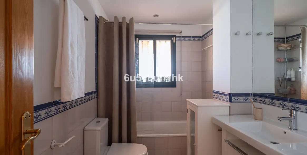 Sale of penthouse in Linda Vista Baja 20