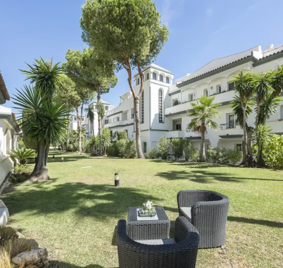 Продажа апартаментов на первом этаже в Estepona