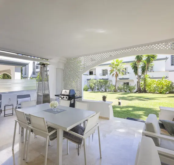 Продажа апартаментов на первом этаже в Estepona