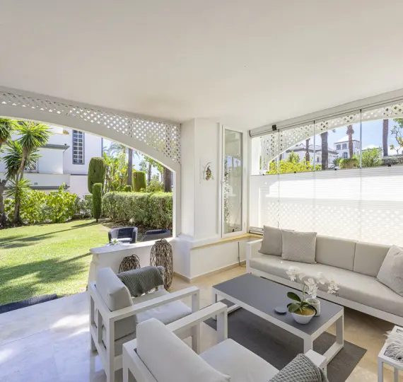 Продажа апартаментов на первом этаже в Estepona