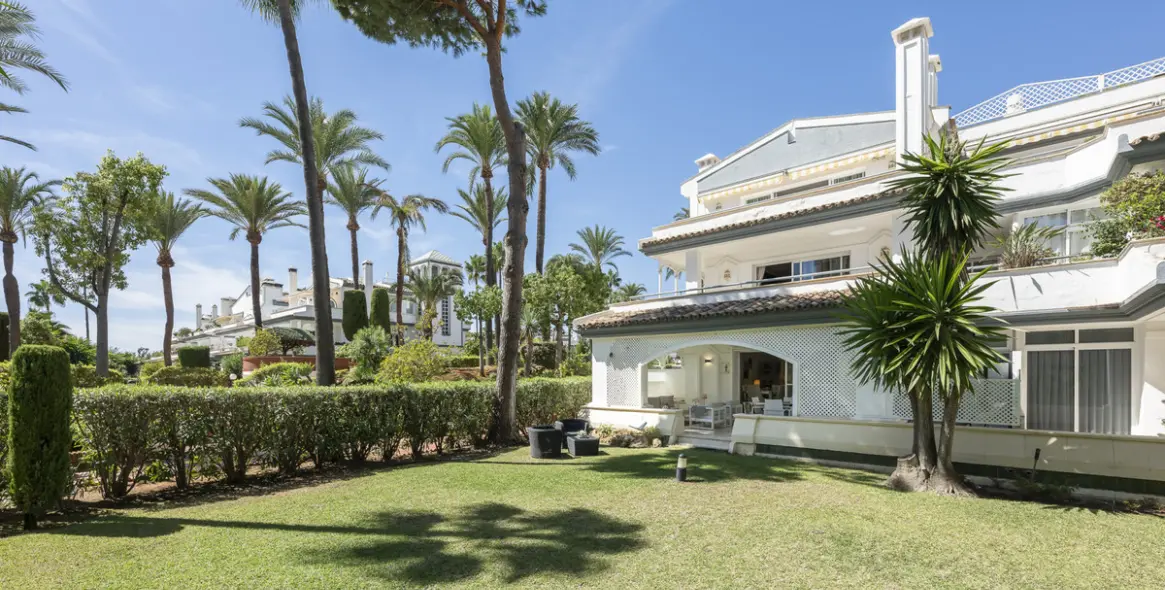 Sale of ground floor apartment in Estepona 9