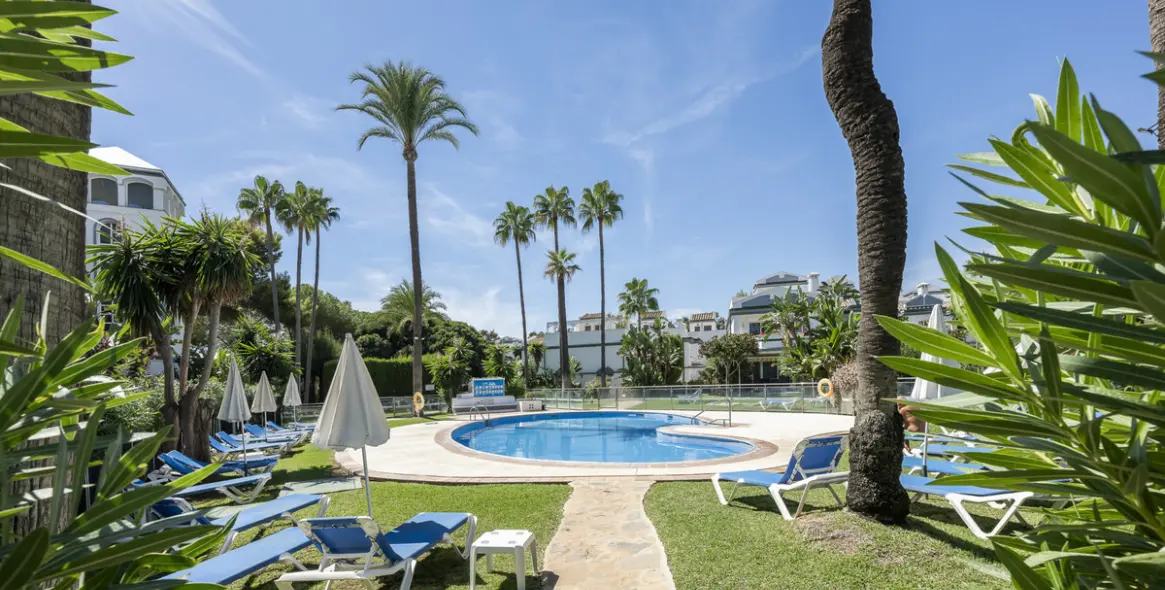 Sale of ground floor apartment in Estepona 11
