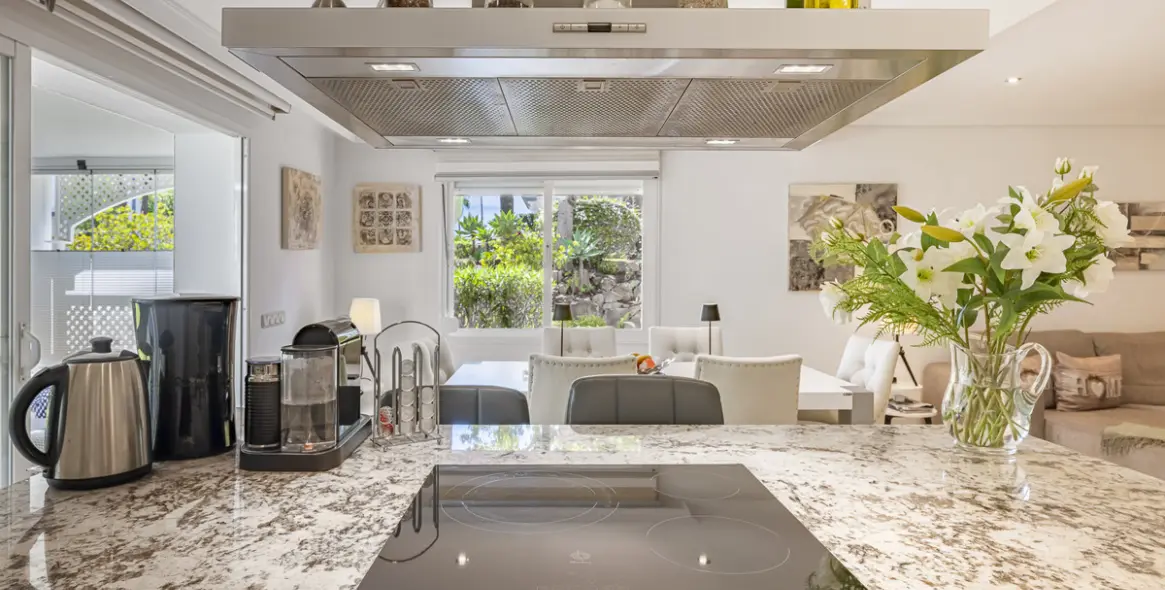 Sale of ground floor apartment in Estepona 14