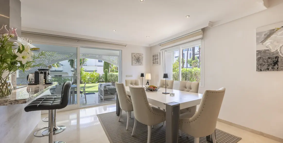 Sale of ground floor apartment in Estepona 20