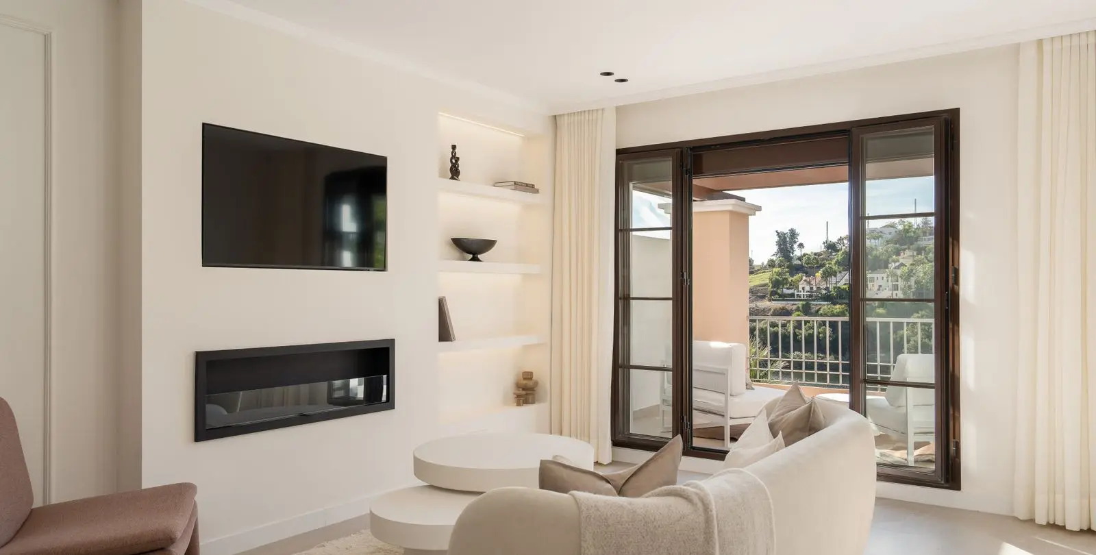 Sale of penthouse in Los Arqueros 24