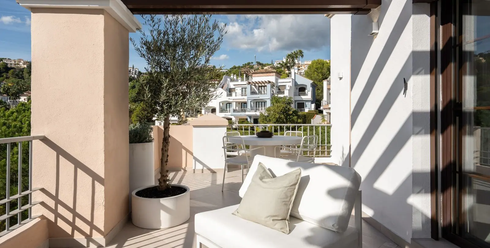 Sale of penthouse in Los Arqueros 28