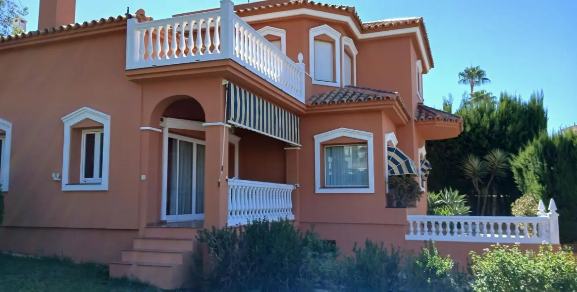 Sale of detached villa in Mijas 1