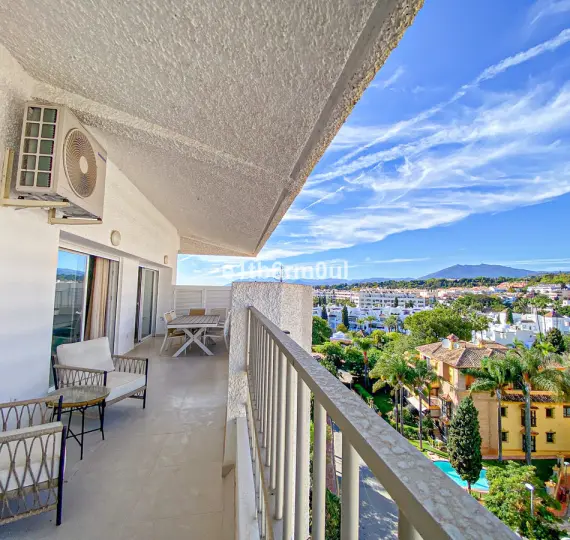 Sale of penthouse in The Golden Mile