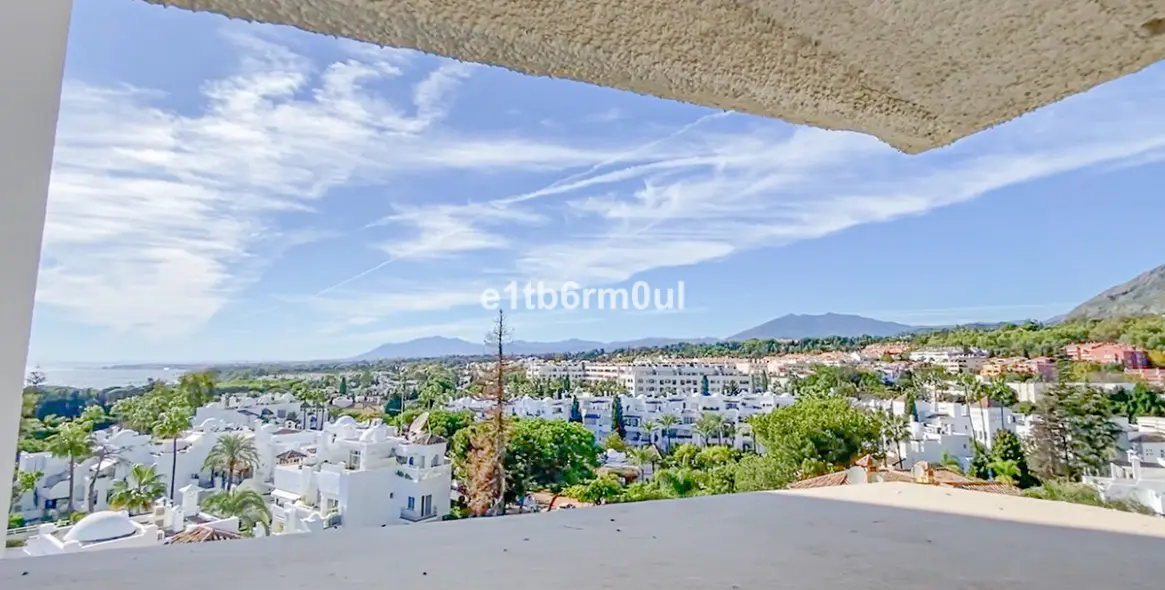 Продажа пентхауса в The Golden Mile 4