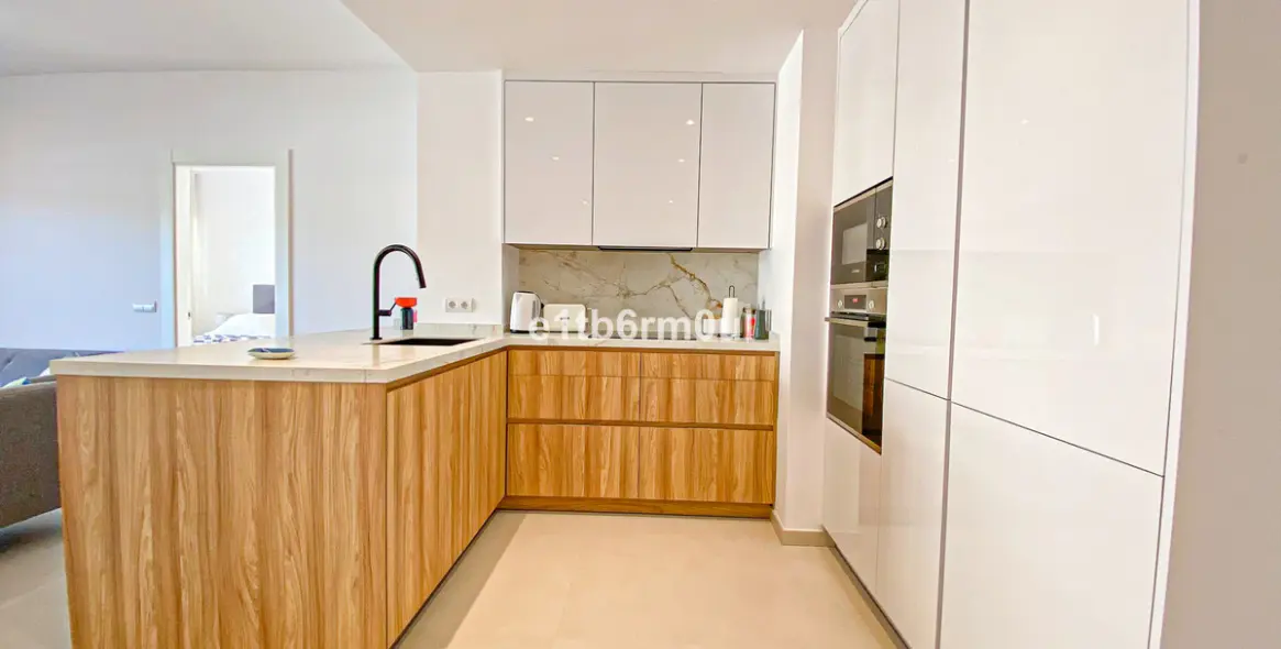 Продажа пентхауса в The Golden Mile 8