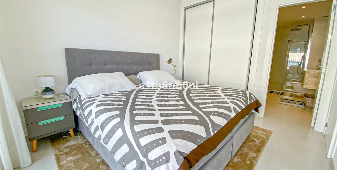 Продажа пентхауса в The Golden Mile 15