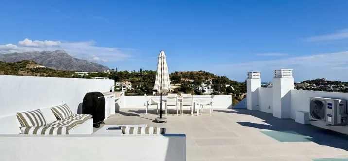 Sale of penthouse in La Quinta 0