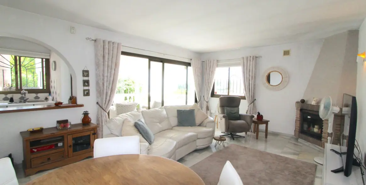 Sale of detached villa in La Capellania 5