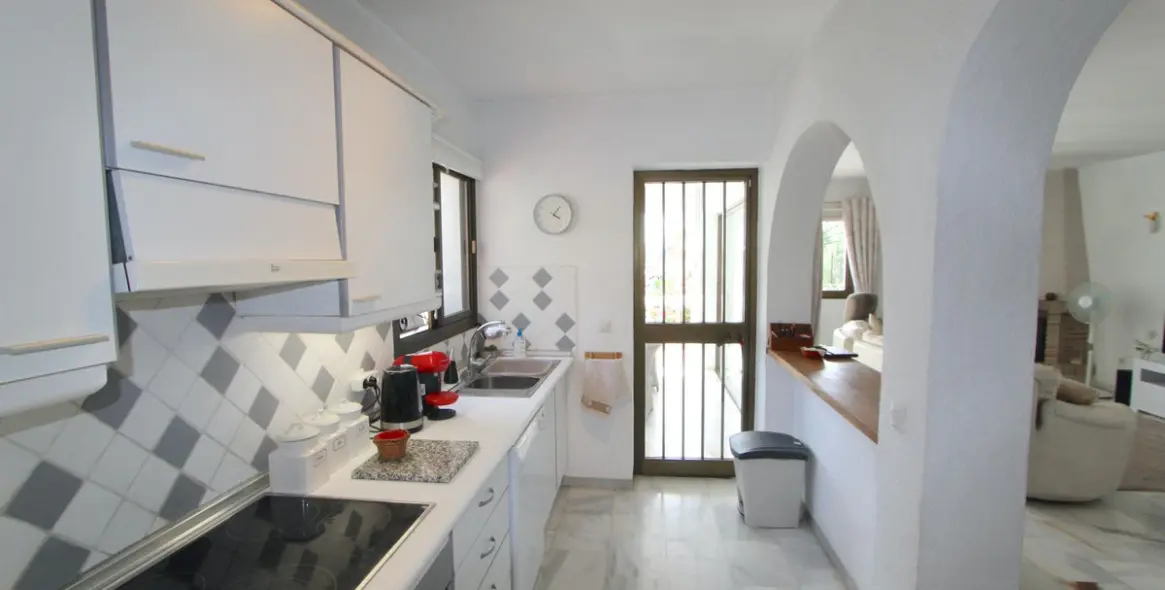 Sale of detached villa in La Capellania 10