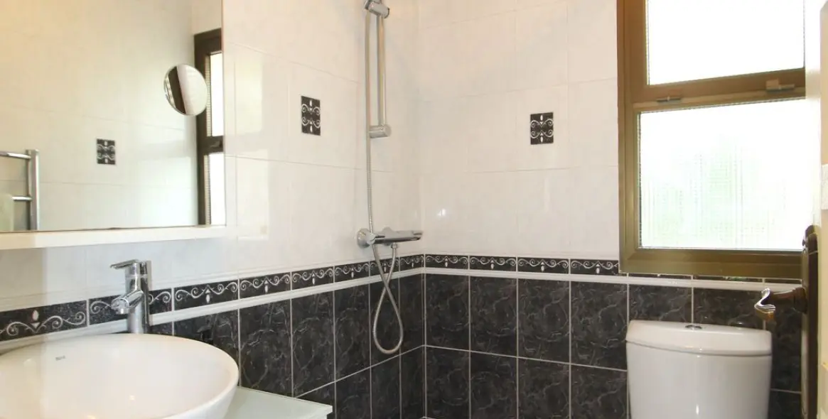 Sale of detached villa in La Capellania 15