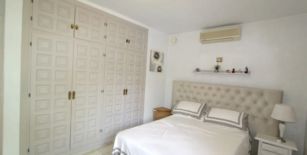 Sale of detached villa in La Capellania 16