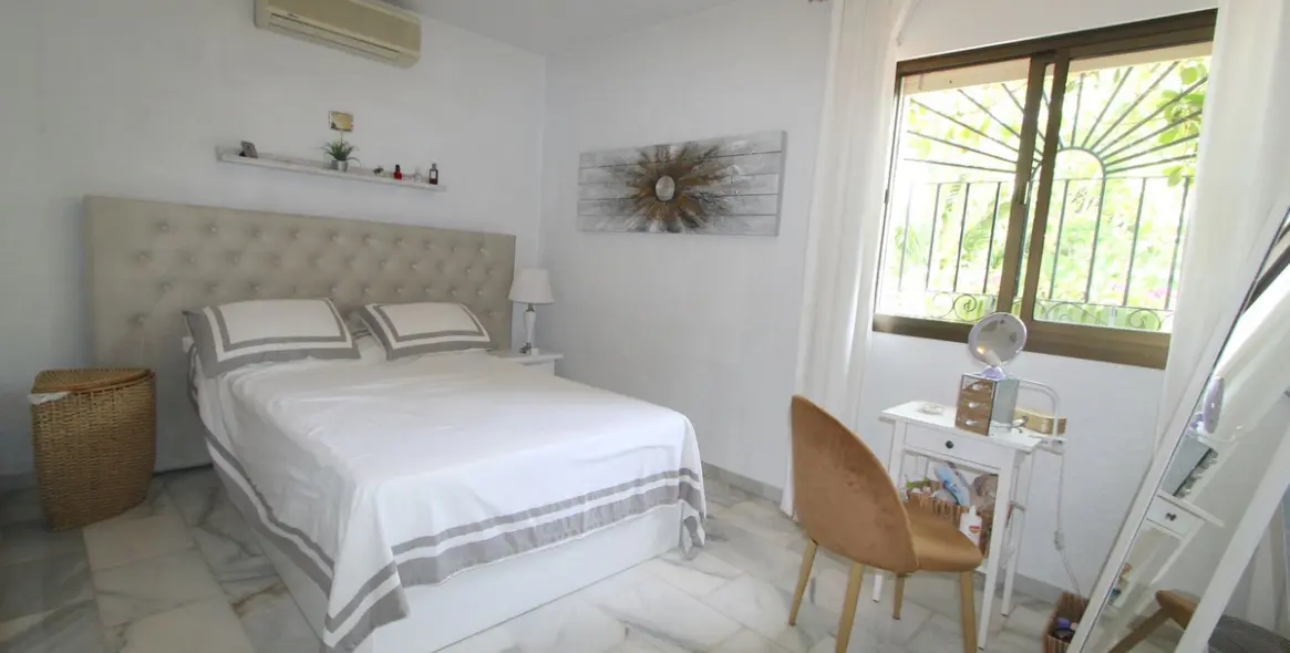 Sale of detached villa in La Capellania 17