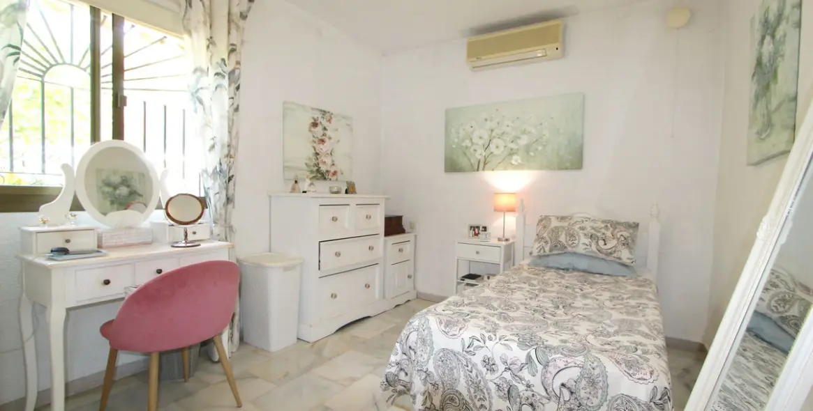 Sale of detached villa in La Capellania 19