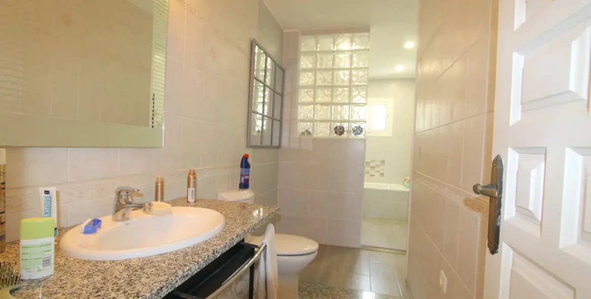 Sale of detached villa in La Capellania 20