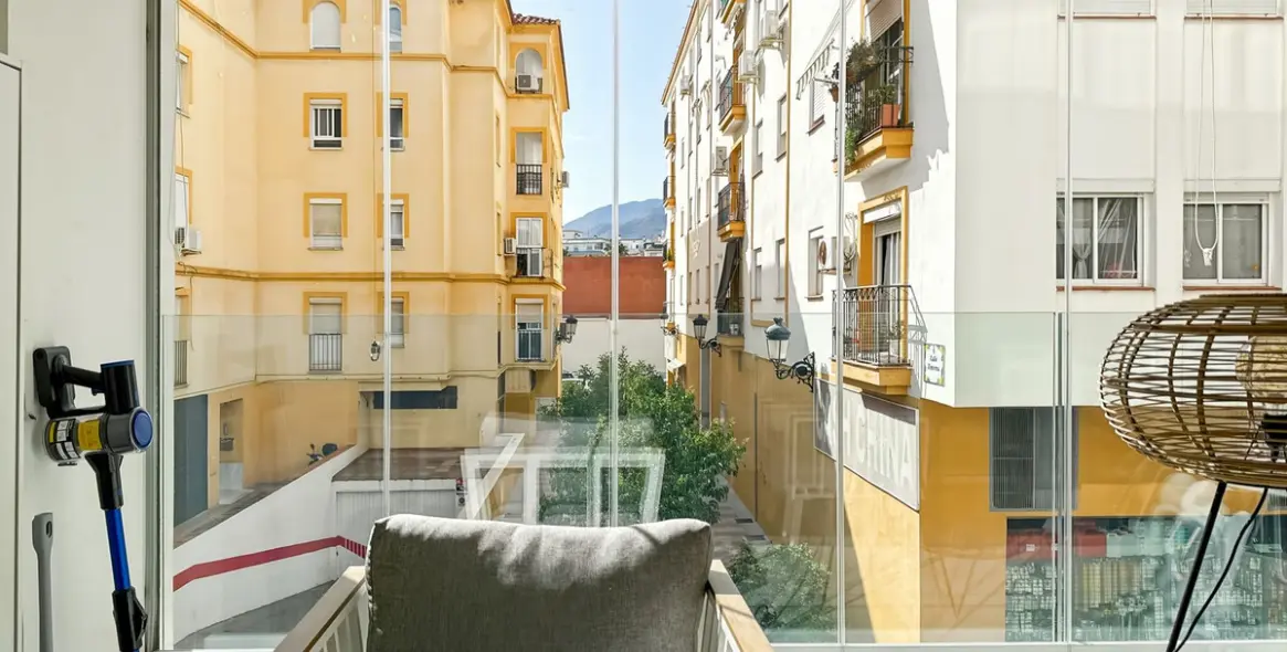 Sale of middle floor apartment in Estepona 21
