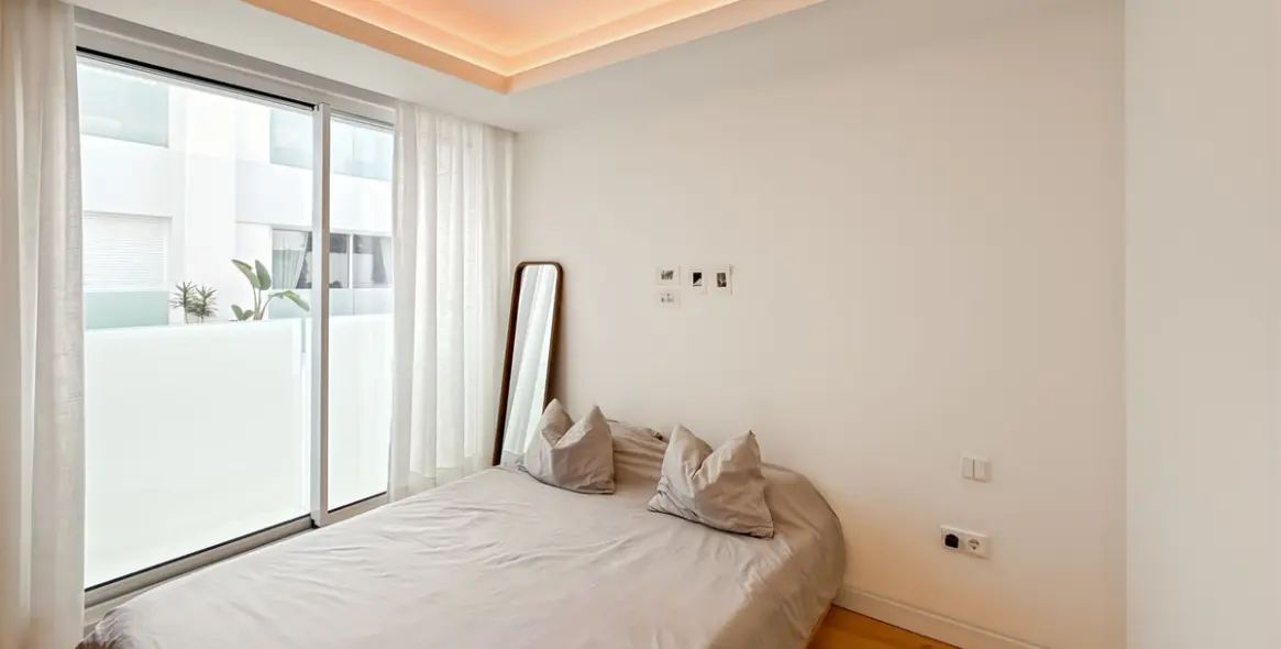 Sale of middle floor apartment in Estepona 35