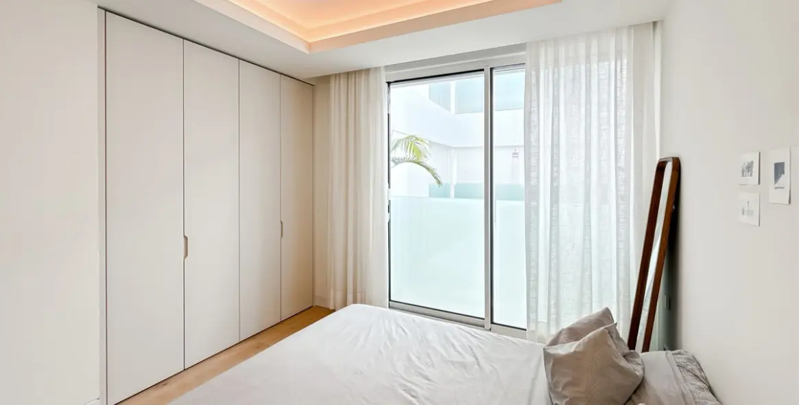 Sale of middle floor apartment in Estepona 37