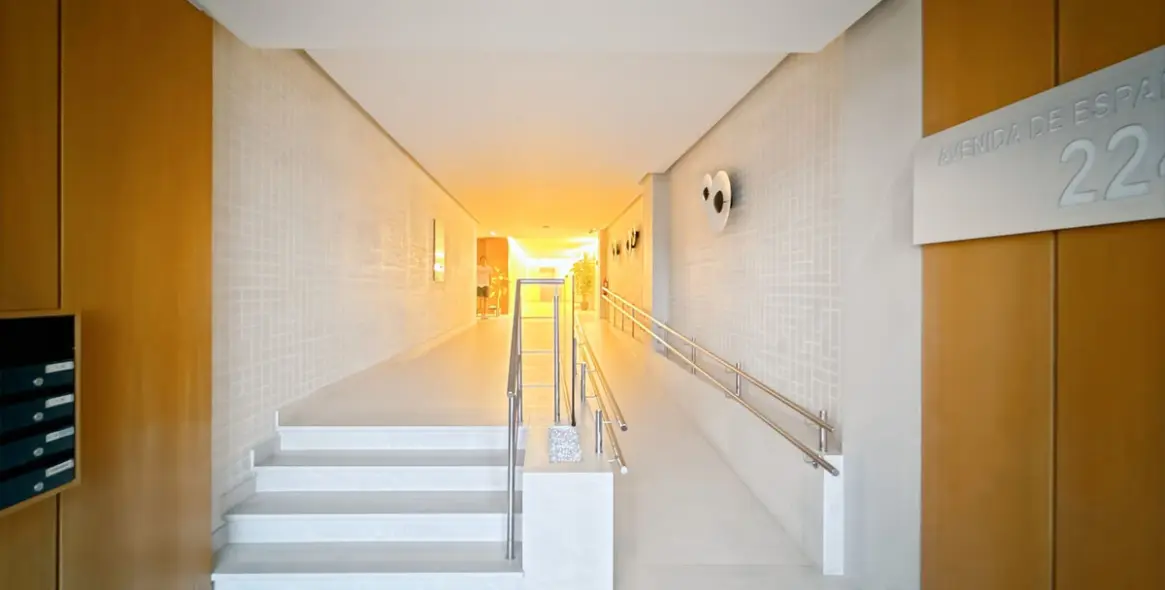 Sale of middle floor apartment in Estepona 52