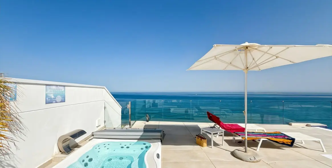 Sale of middle floor apartment in Estepona 54