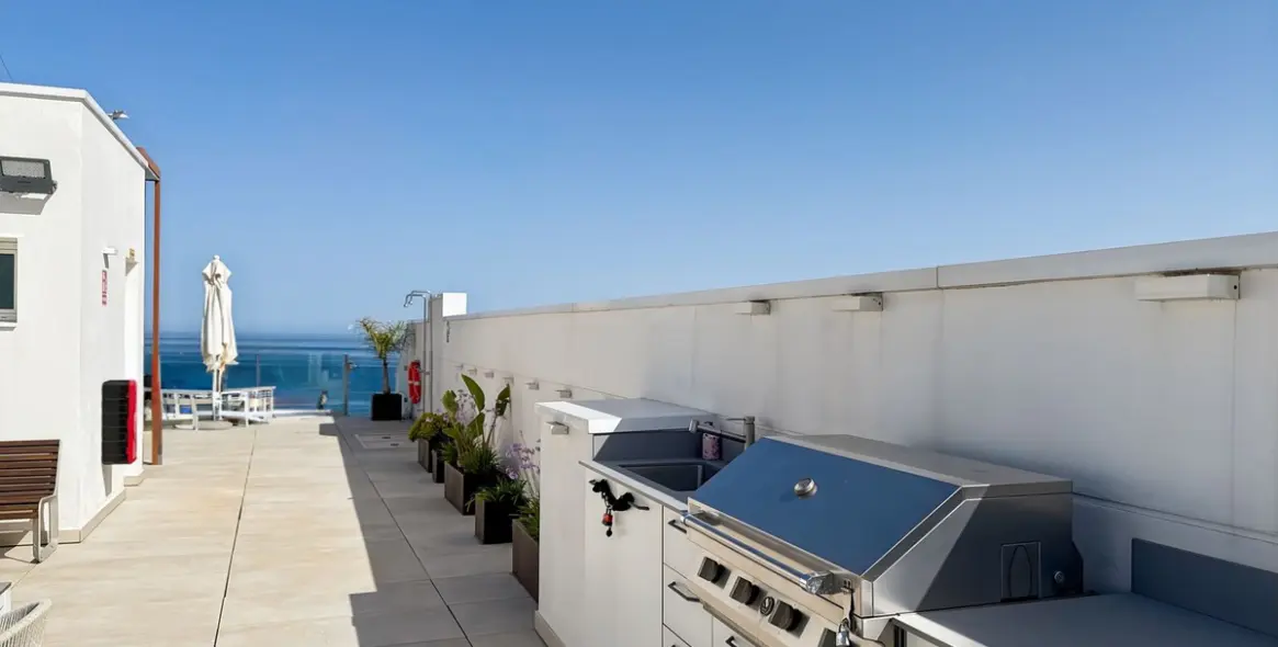 Sale of middle floor apartment in Estepona 56