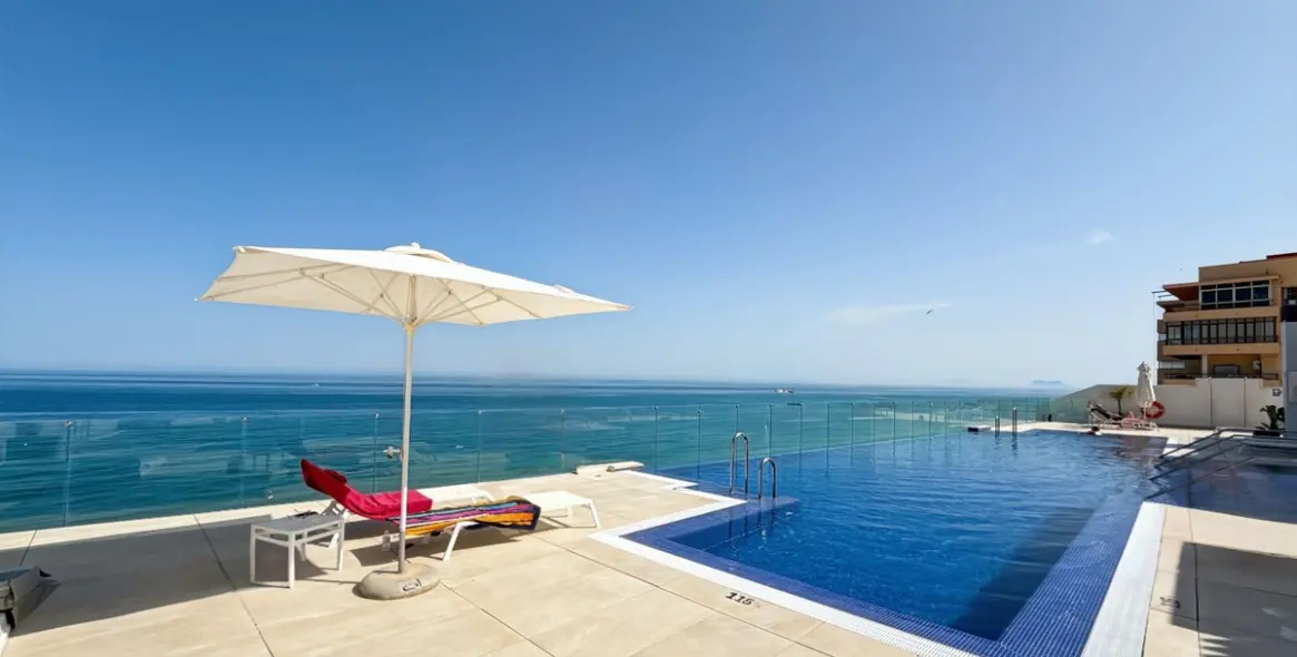 Sale of middle floor apartment in Estepona 57