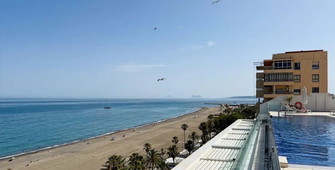 Sale of middle floor apartment in Estepona 58