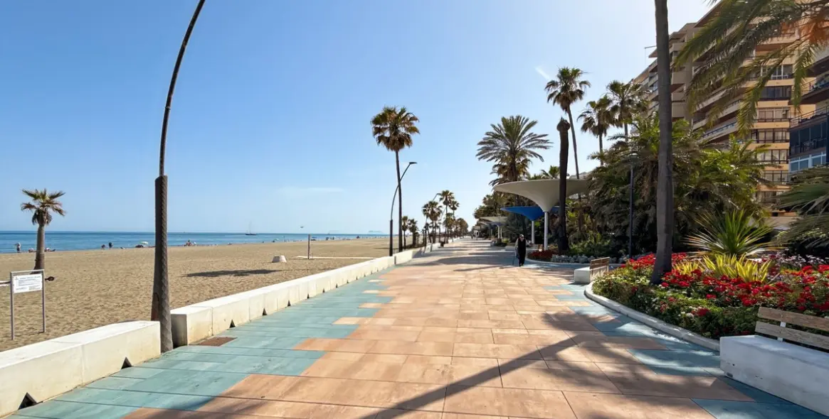 Sale of middle floor apartment in Estepona 62