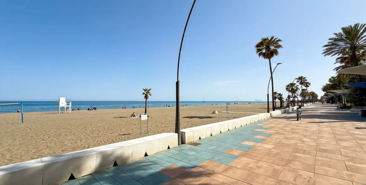 Sale of middle floor apartment in Estepona 63