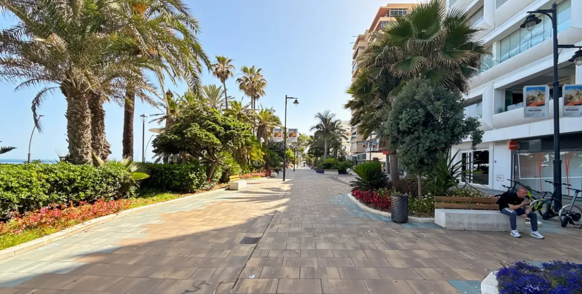 Sale of middle floor apartment in Estepona 67
