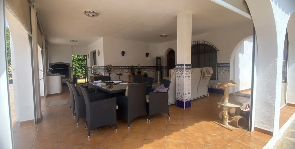 Продажа  отдельно стоящей виллы в Marbella East (район Elviria) 2